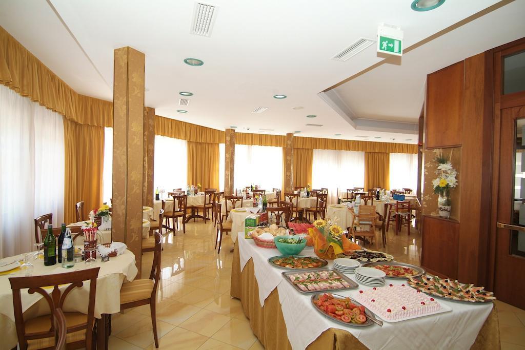 Hotel Fabius Bellaria-Igea Marina Exterior foto